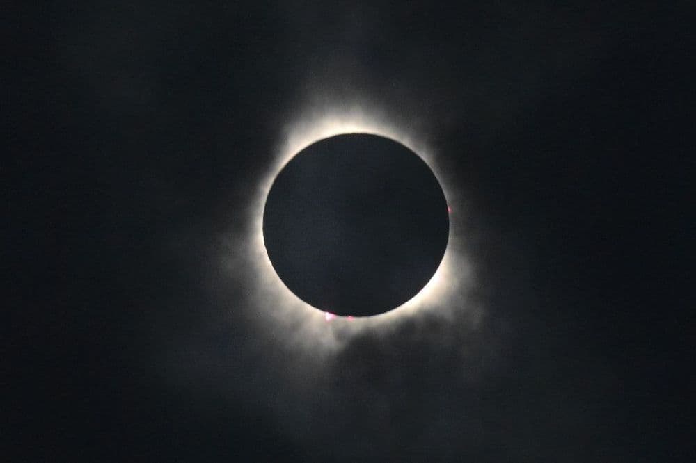 Une rare éclipse totale a traversé l'Amérique
