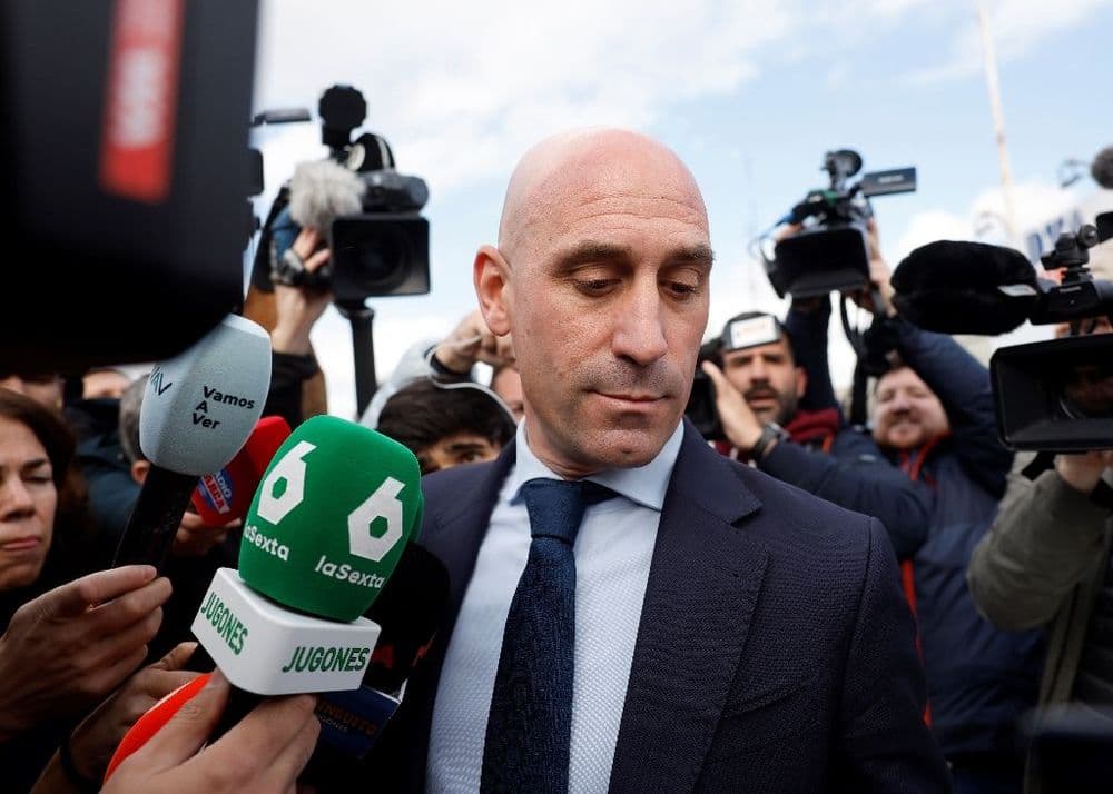 Baiser forcé: l'ex-patron du foot espagnol Luis Rubiales écope d'une amende