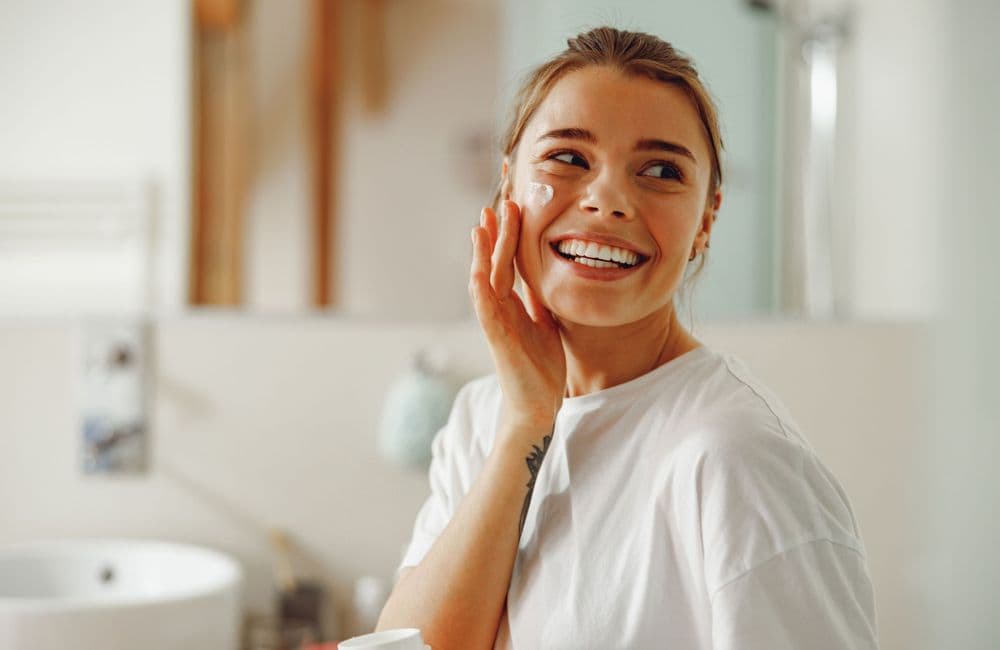 Ces trois traitements anti-âge populaires seraient inefficaces selon un dermatologue