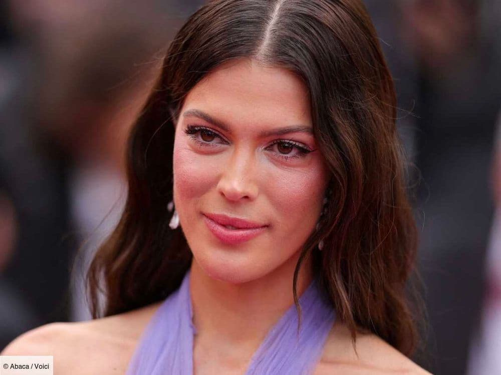 Iris Mittenaere en couple avec Antoine Dupont : depuis quand dure leur histoire d'amour ?