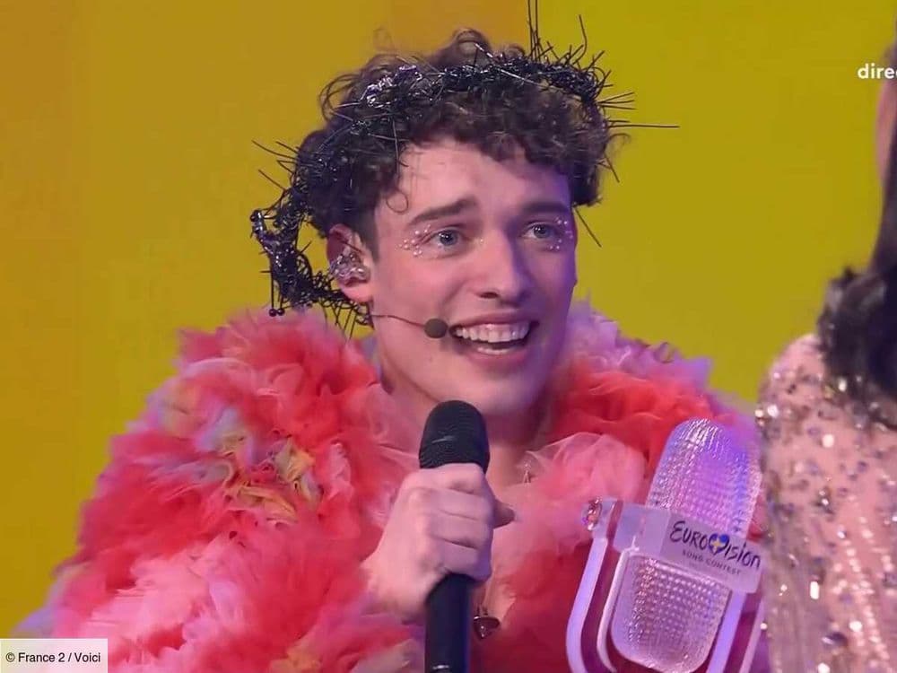 Eurovision 2024 : Nemo, le gagnant suisse, casse son trophée sur scène (ZAPTV)