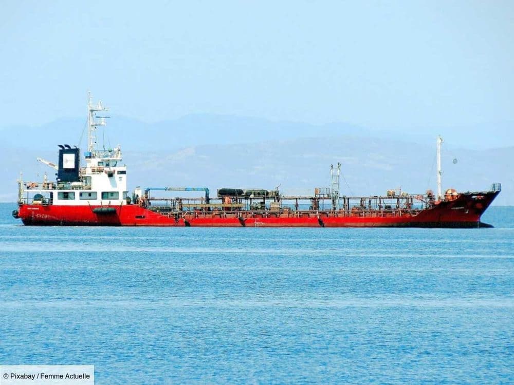 Risque de marée noire, images impressionnantes de l'accident : ce que l'on sait de la collision entre un pétrolier et un cargo en mer du Nord