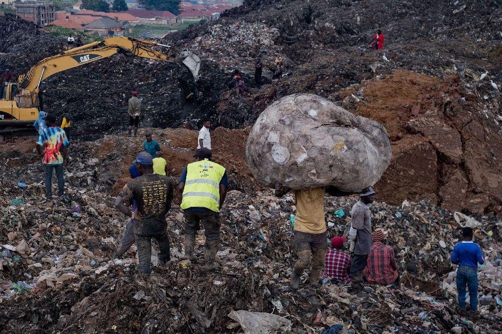 Effondrement d'une décharge en Ouganda: le bilan monte à 12 morts