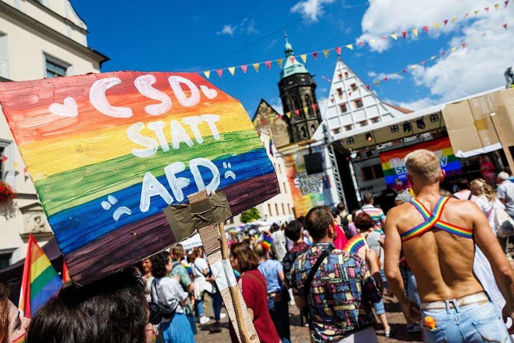 En Allemagne, les Marches des fiertés défient l'extrême droite