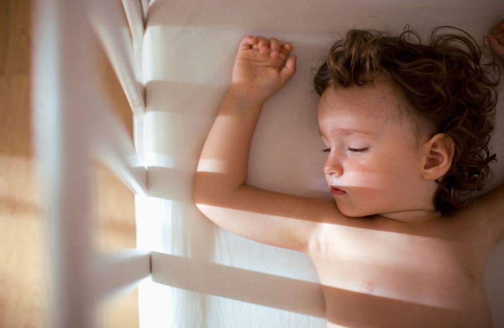 Canicule : comment aider un enfant à s’endormir malgré la chaleur