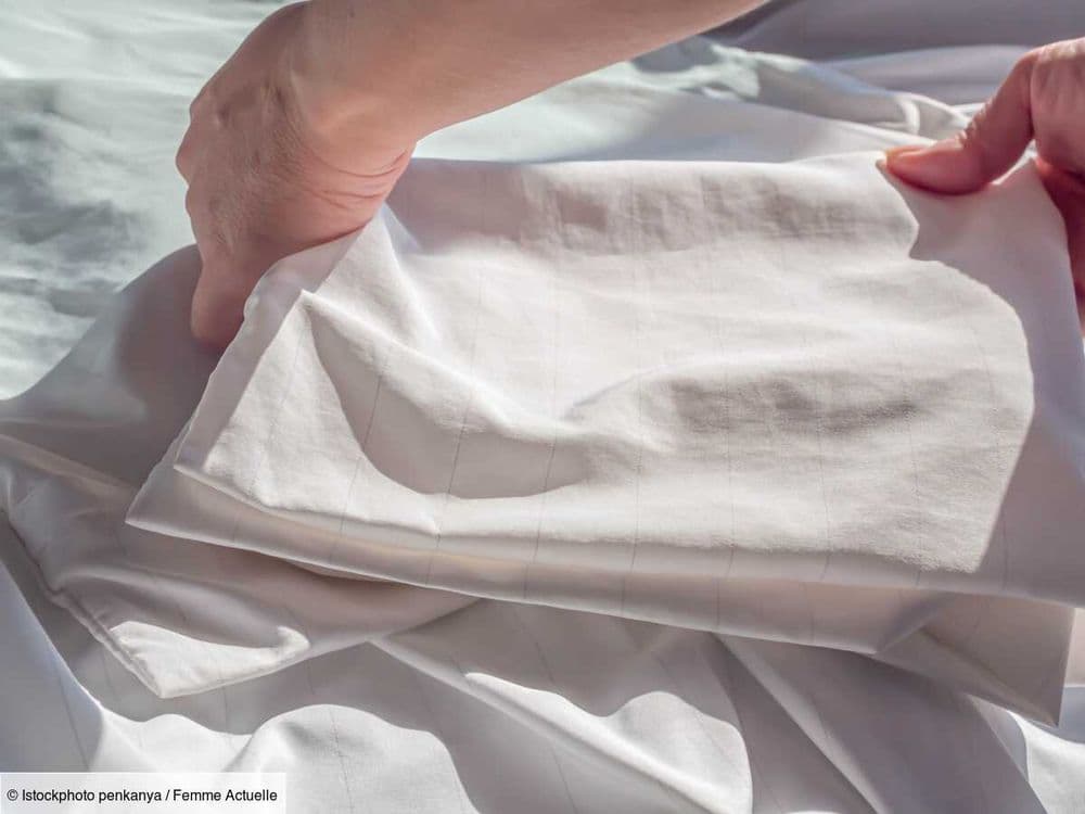Comment plier un drap housse ? 2 astuces pour ne plus se prendre la tête