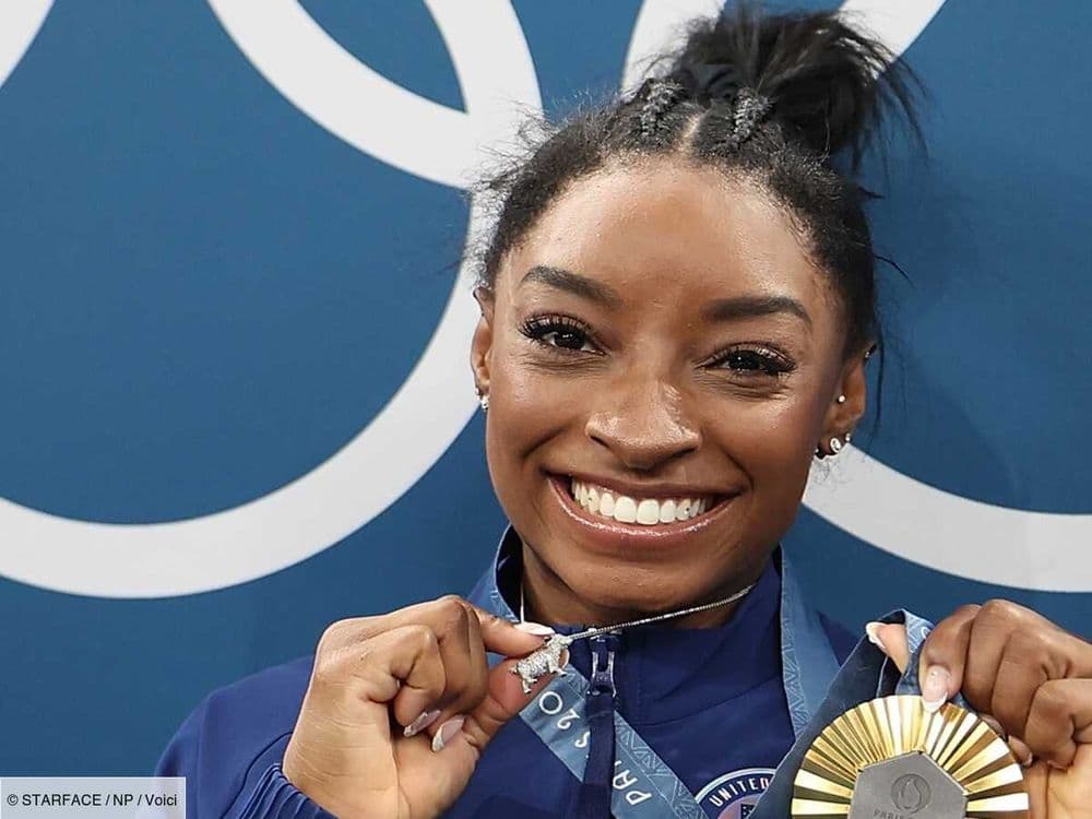 JO de Paris 2024 : Simone Biles prend la pose aux côtés de Léon Marchand, ce détail qui surprend les internautes