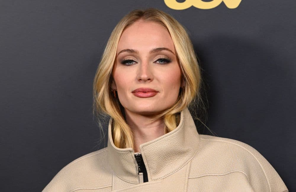 Sophie Turner se confie sur la maternité : « Avant j’étais très déprimée »