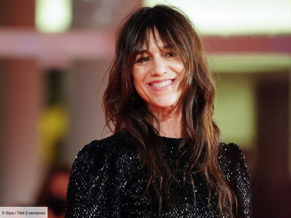 “Il était beaucoup plus âgé que moi” : Charlotte Gainsbourg évoque sa première histoire d’amour “secrète” vécue jusqu'à ses 19 ans
