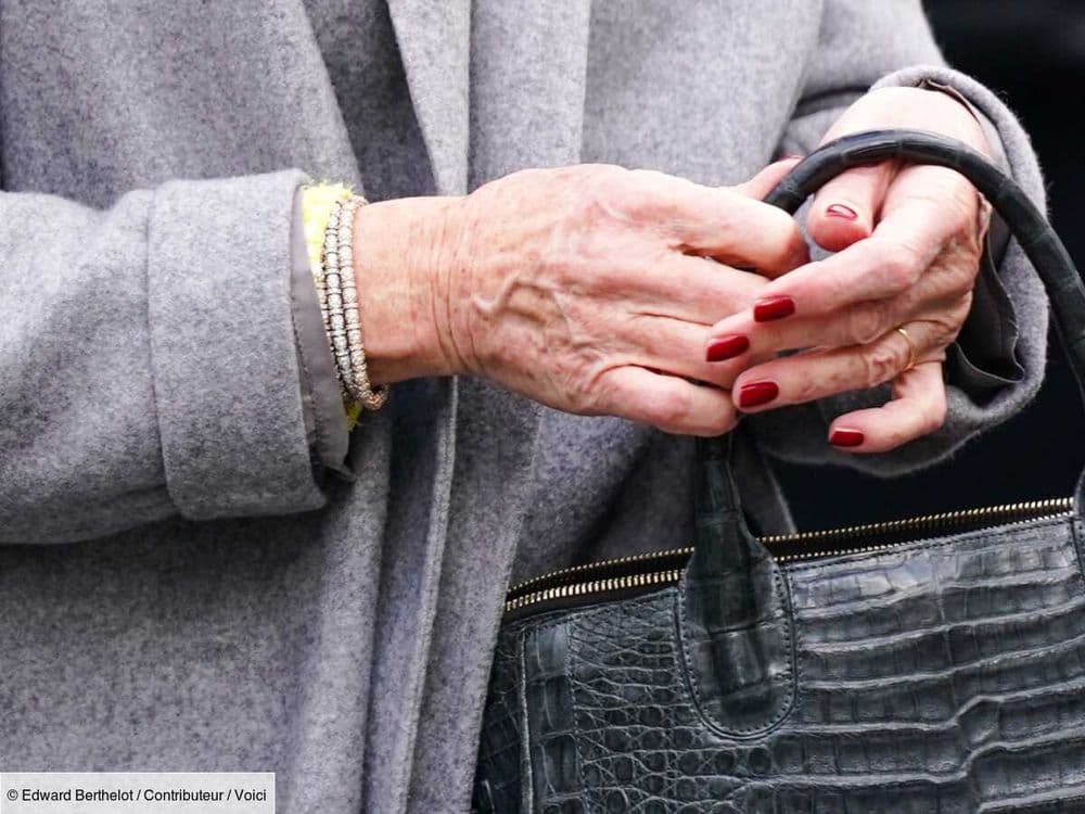 Quelle couleur de vernis à ongles éviter après 50 ans ?