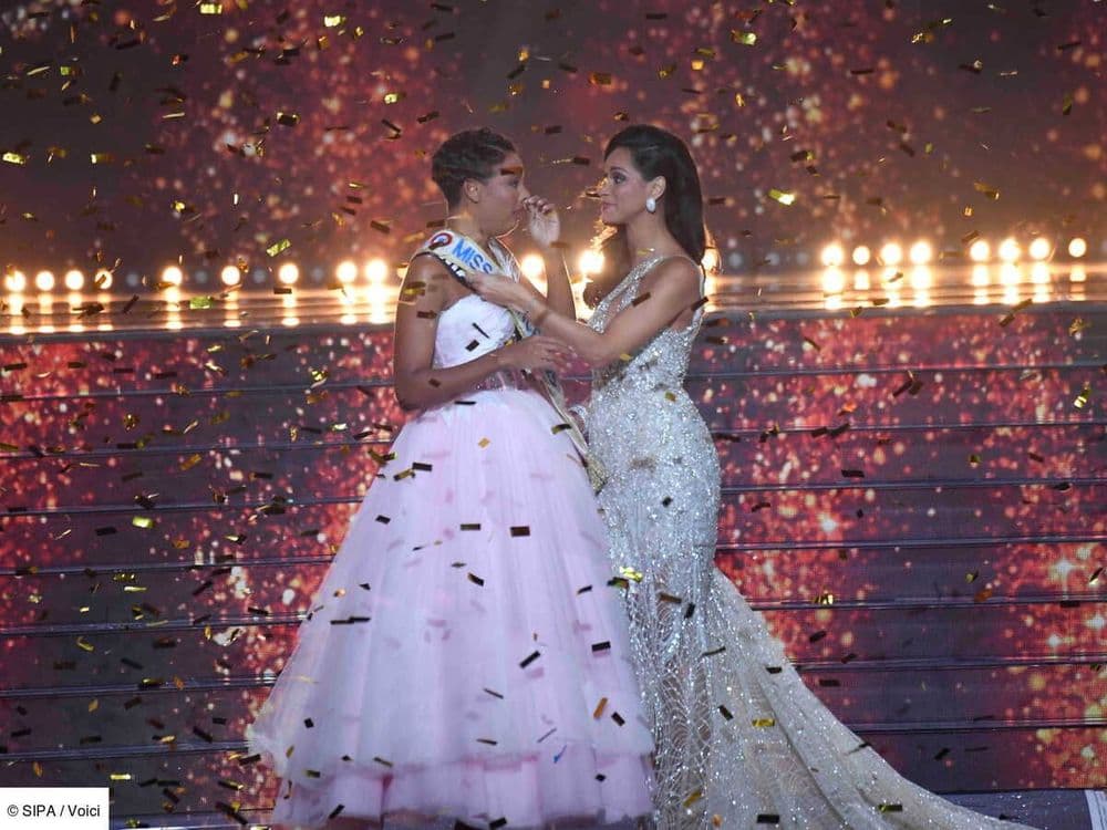“Elle m'a demandé de...” : ce drôle de petit mot glissé par Angélique Angarni-Filopon à Cindy Fabre, après sa victoire à Miss France 2025 !