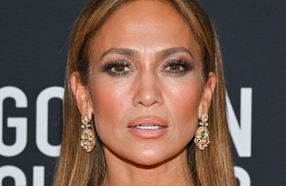 Exit le carré, Jennifer Lopez renoue avec sa chevelure XXL