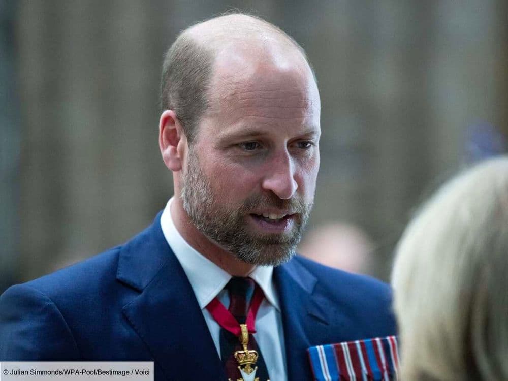 Le prince William dévoile les images de son déplacement sur une base militaire britannique, sa barbe et son uniforme font rêver les internautes