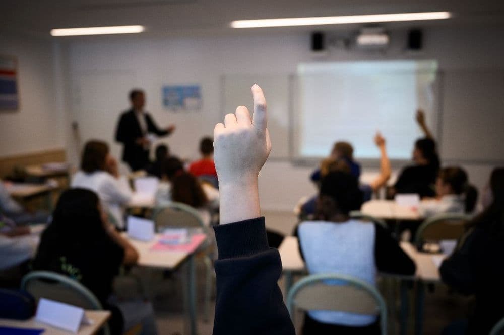 Education: les syndicats menacent de faire grève contre le budget