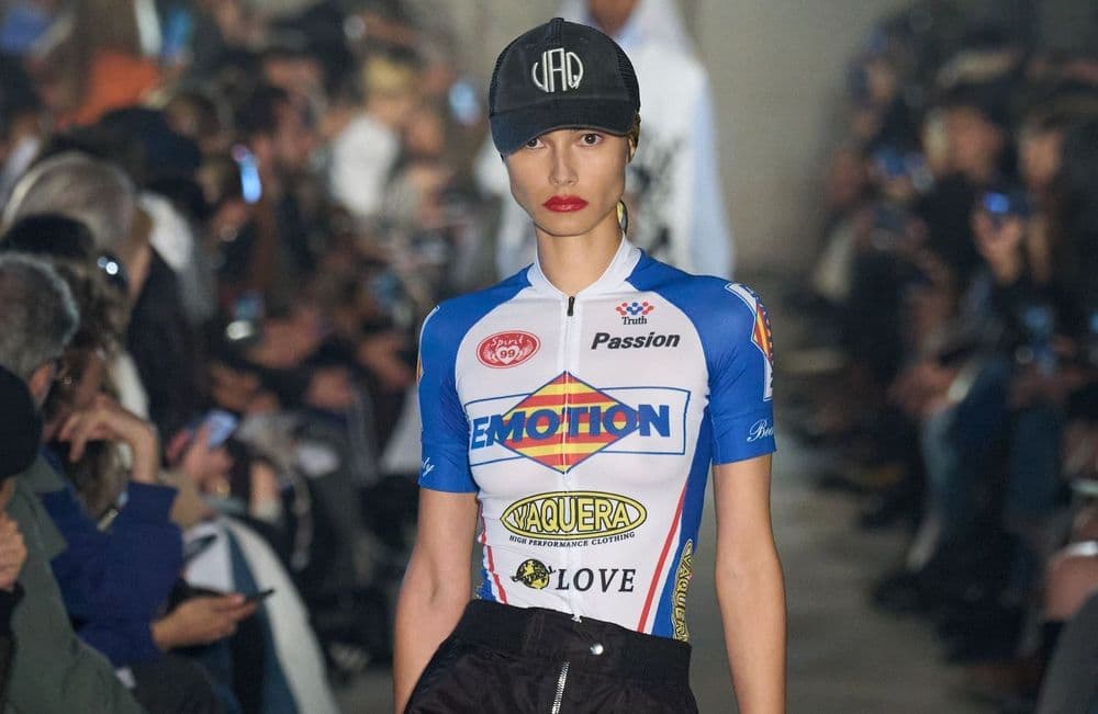 Exit le t-shirt classique, le maillot de supporter s'impose comme la tendance de l'été
