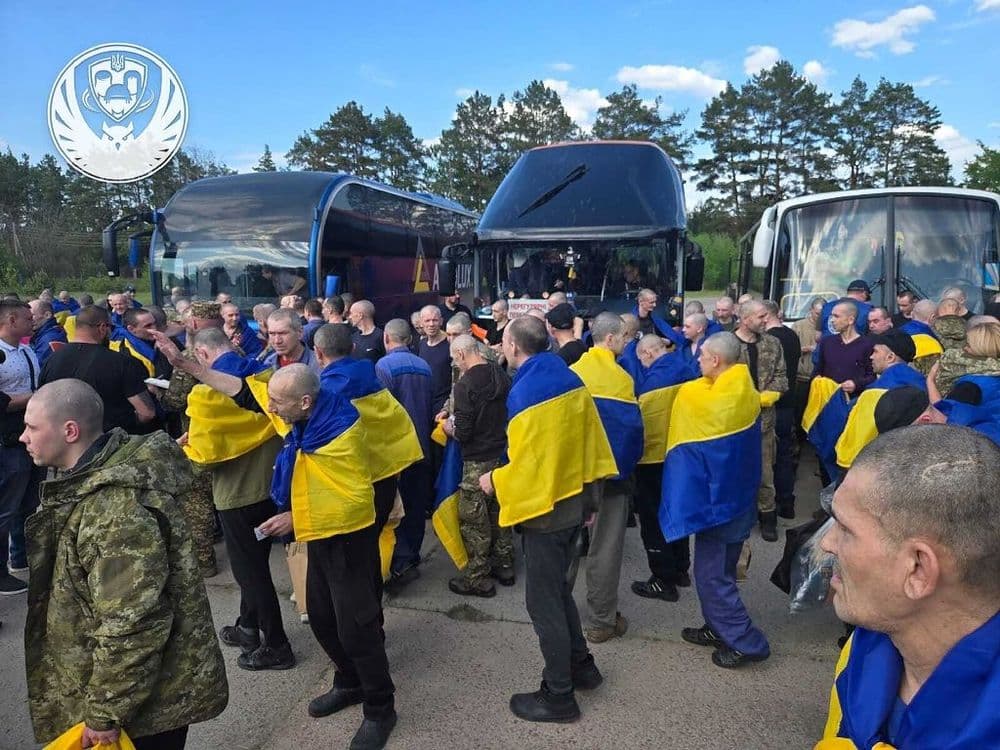 La Russie et l'Ukraine commencent leur échange record de prisonniers, salué par Trump