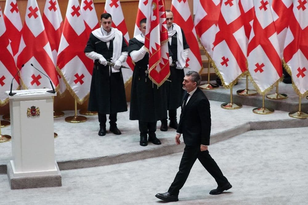 Géorgie: un nouveau président investi, la sortante se dit toujours "légitime"