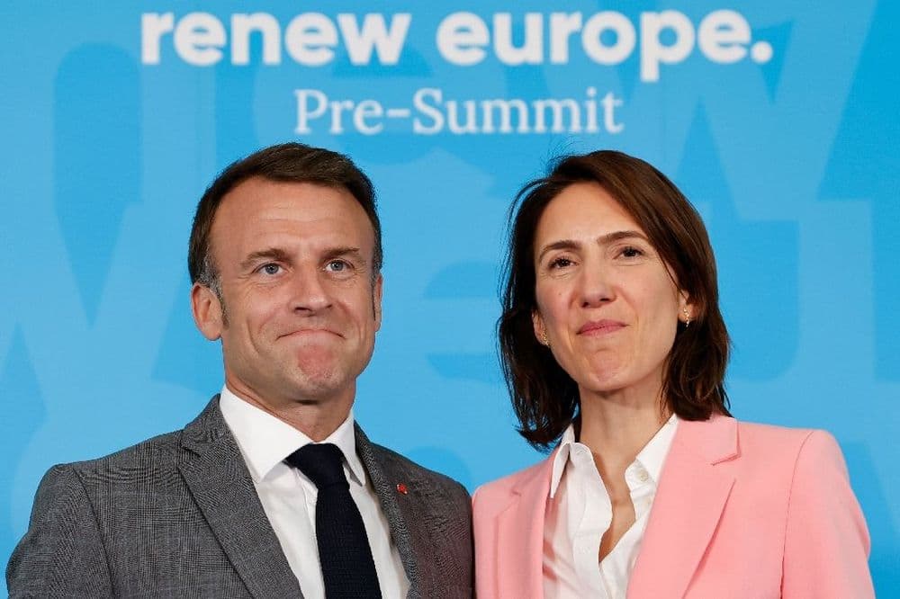 Européennes : Macron met un pied dans la campagne au côté de Valérie Hayer