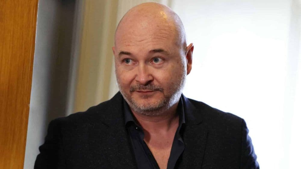 Sébastien Cauet : accusé de faits gravissimes, l'animateur a été placé en garde à vue et sa compagne auditionnée, tous les détails !