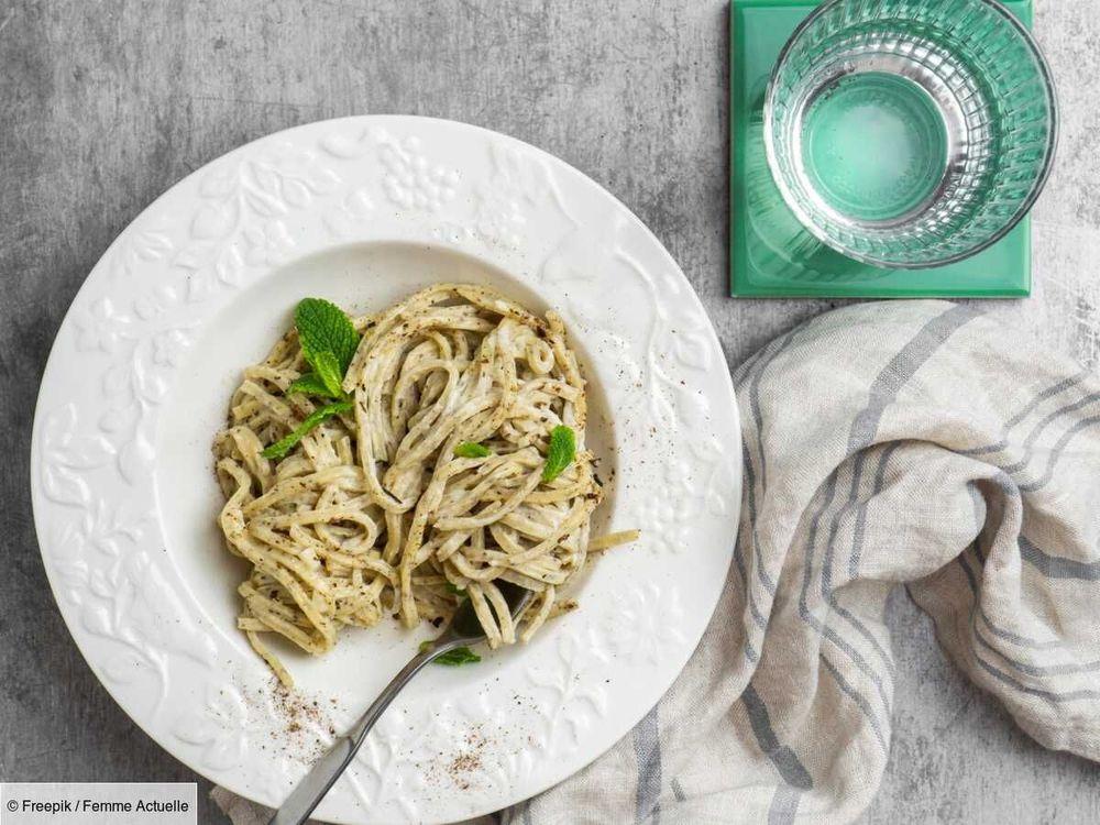 Miam miam, vous allez vous régaler avec cette recette de pâtes façon carbonara à la crème de courgettes !