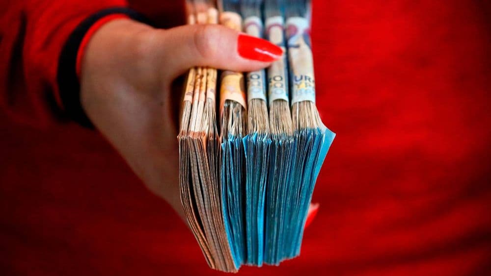 « Je donne 500 euros tous les mois à ma fille. Dois-je le déclarer aux impôts ? »