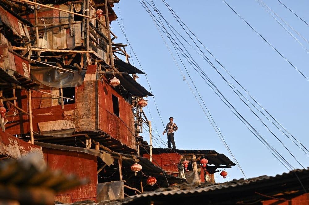 En Chine, un homme défie les ordres de démolition avec une maison insolite