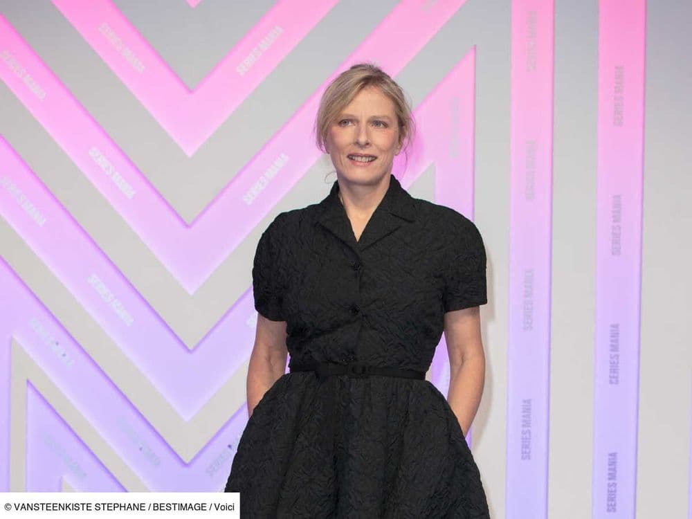 Karin Viard victime d'un accident de ski : emmenée sur une civière avec un traumatisme crânien, elle inquiète ses fans
