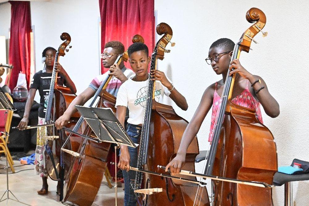 Côte d'Ivoire: le "projet fou" d'un orchestre philarmonique d'enfants en zone rurale