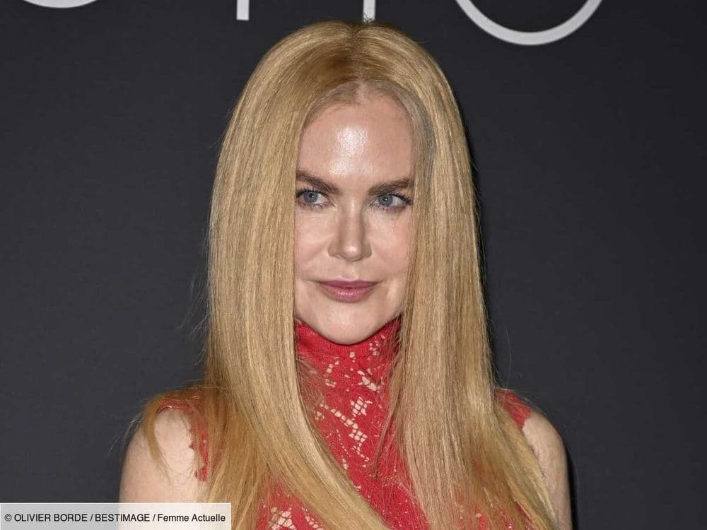 De retour à une coloration rouge flamboyante, Nicole Kidman adopte le choppy bob et micro frange - elle est méconnaissable !