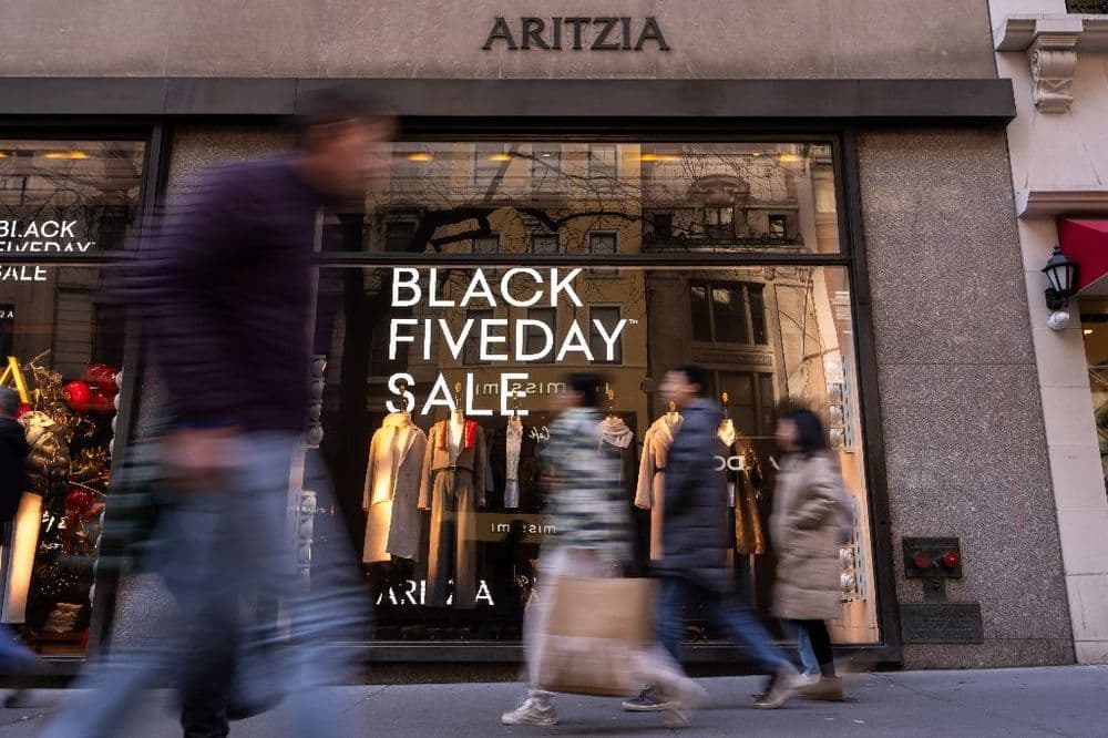Aux Etats-Unis, les consommateurs à la chasse aux bonnes affaires lors du "Black Friday"