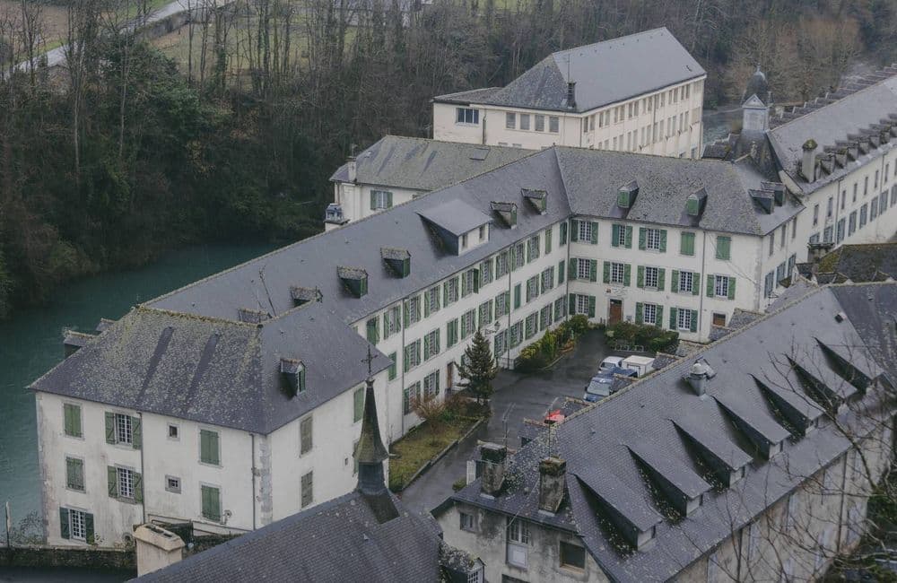 Après l’affaire Bétharram, comment le gouvernement lutte contre les violences dans les établissements privés
