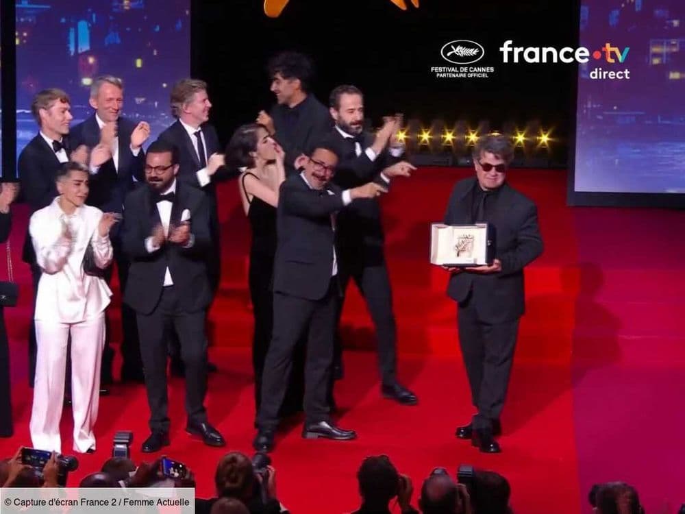 Palme d'or décernée à Un simple accident : le cri du cœur de Jafar Panahi, "à tous les Iraniens, mettons toutes nos différences de côté, le plus important, c'est notre pays"