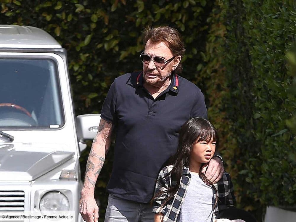"Ton papa. Johnny" : Joy Hallyday retrouve un mot bouleversant de son père et le partage sur les réseaux sociaux