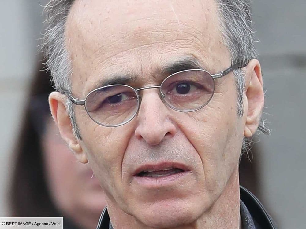 Jean-Jacques Goldman n'est pas passé inaperçu lors de cet événement dans la Manche où il a soutenu sa femme et ses deux filles