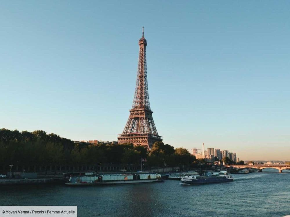 Ce week-end, la tour Eiffel se pare de bleu et rouge : découvrez l’étonnante raison derrière cette décision !