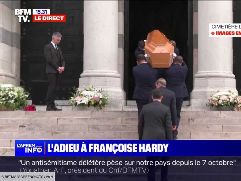 Obsèques de Françoise Hardy : l'arrivée émouvante du cercueil de la chanteuse au cimetière du Père Lachaise (ZAPTV)