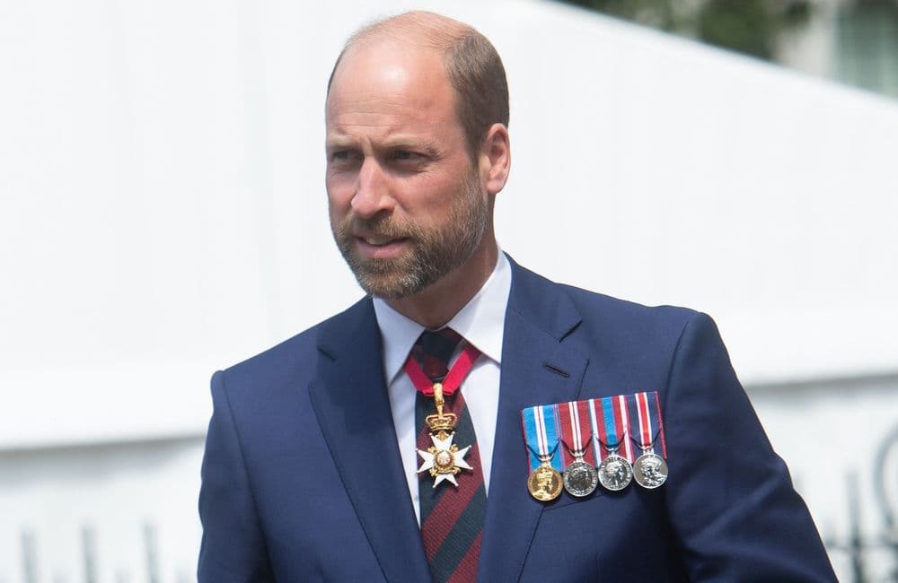 Le prince William a 43 ans : ce cliché entouré de chiots fait fondre les internautes