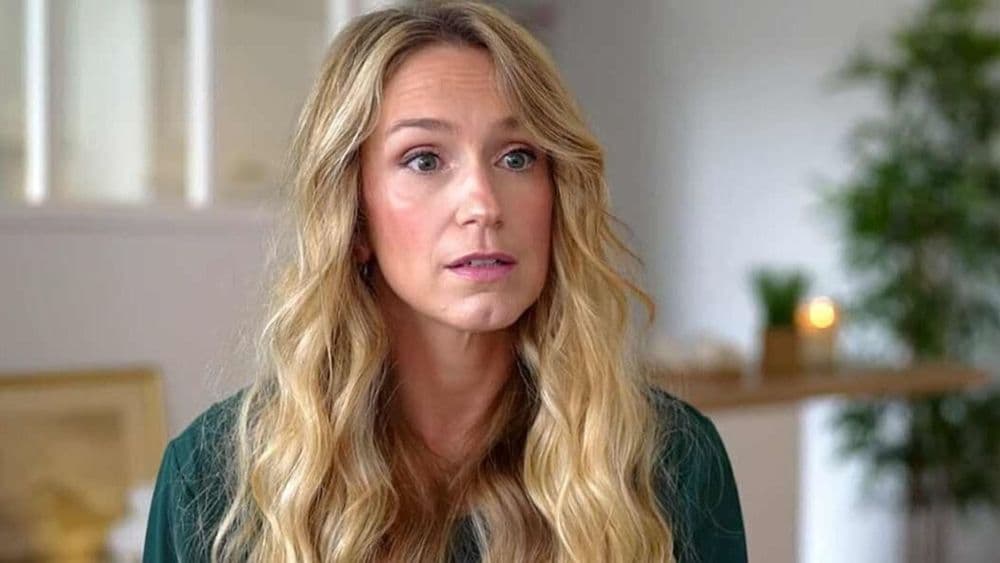 Ce n'était jamais arrivé avant ! Clémence (Mariés au premier regard) : plaquée par Romain, elle fait une grande annonce !