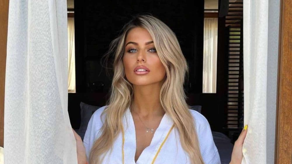 Romane (10 Couples Parfait) : en couple et enceinte de son premier enfant ? La photo qui le prouve !