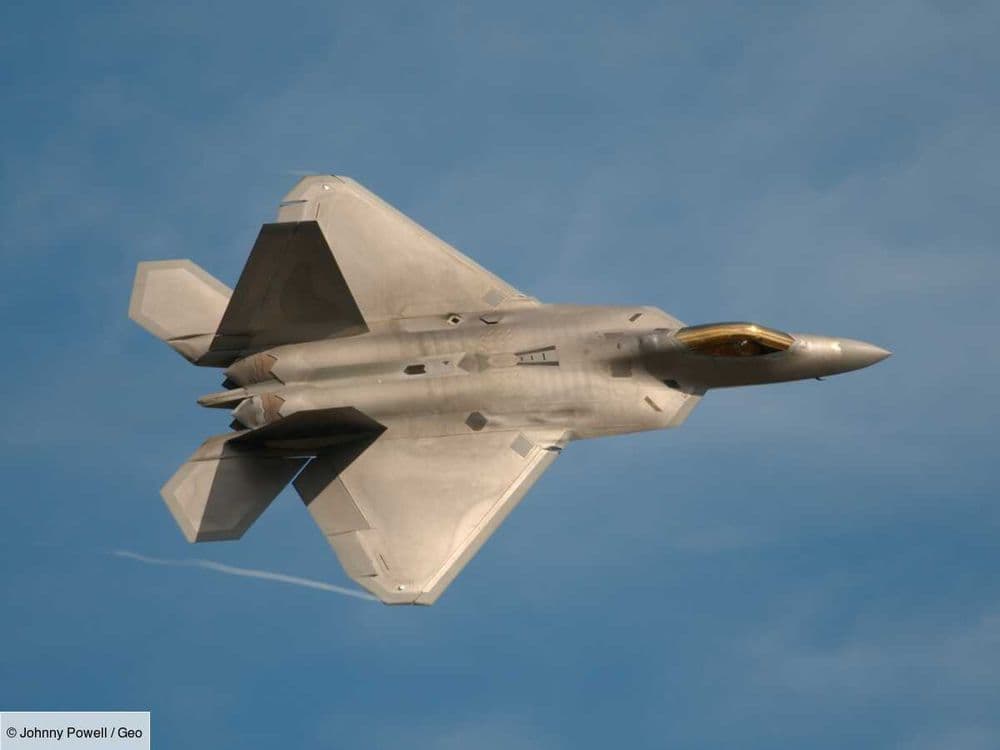 Réservoir, munitions : le F-22 fait sa mue pour garder sa furtivité dans le Pacifique
