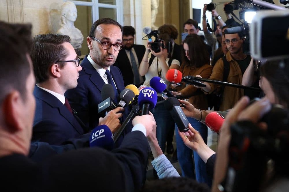 Le milliardaire Stérin joue encore la chaise vide à l'Assemblée, qui va saisir la justice