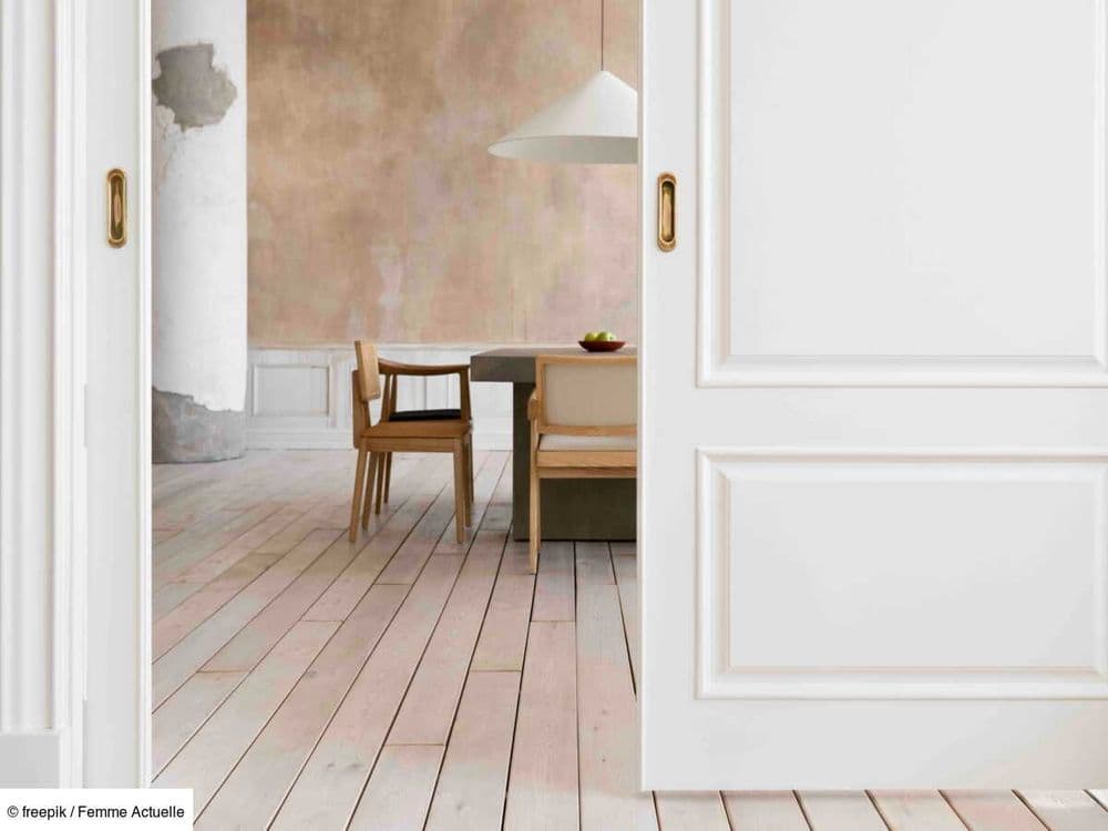Donnez un élégant style Haussmannien à vos portes en créant un effet moulures facile à réaliser (et avec peu de matériel)