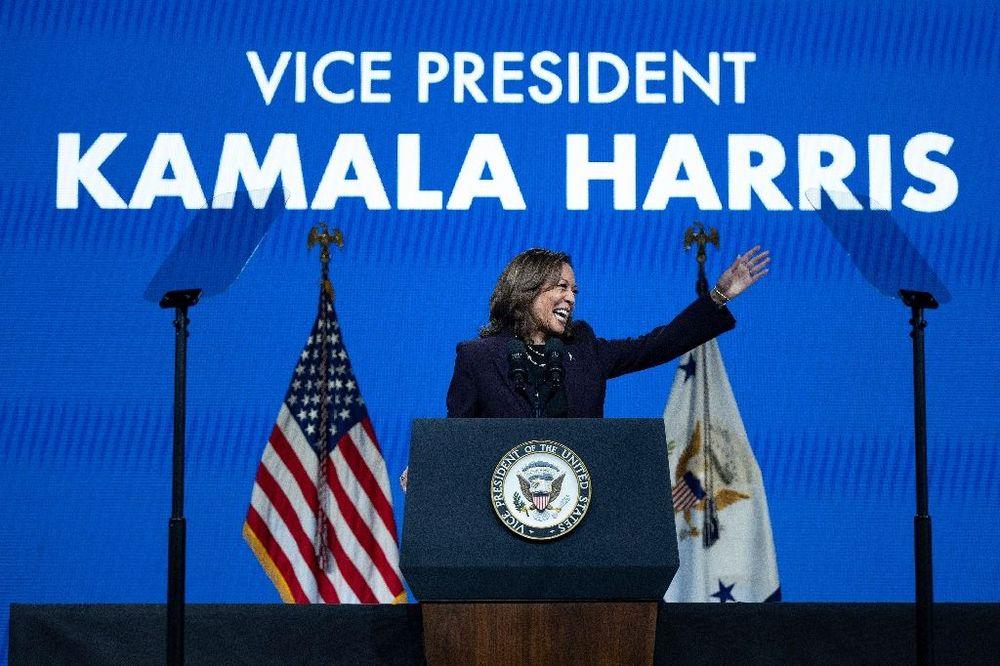 En campagne, Kamala Harris se dit prête à débattre avec Donald Trump