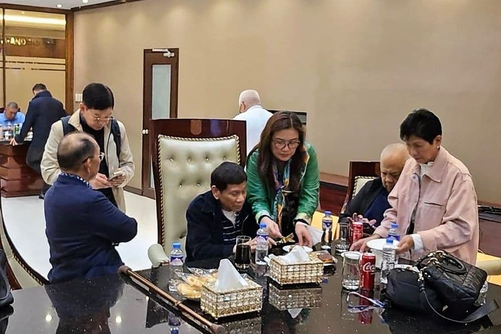 Les avocats de l'ex-président philippin Duterte demandent son retour à Manille