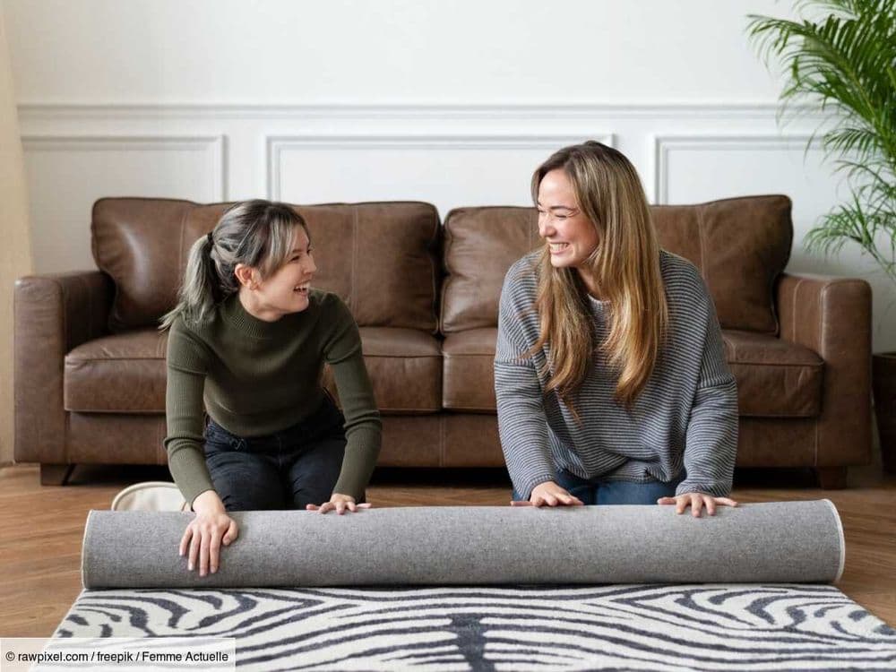 Votre tapis glisse ? Cette astuce très simple va régler le problème en un clin d'œil