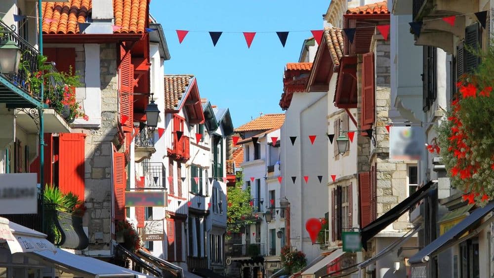 Immobilier à Bayonne : Analyse des tendances pour les prix en mars