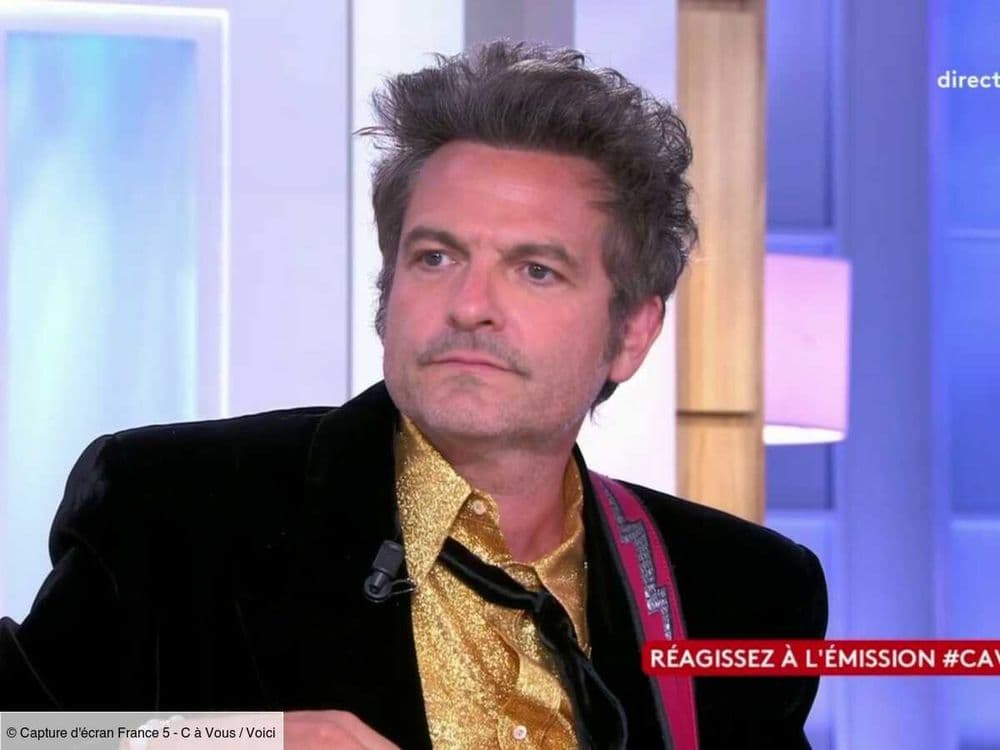 VOICI - "J'étais comme un cousin" : Les souvenirs de Matthieu Chedid avec Françoise Hardy et Thomas Dutronc