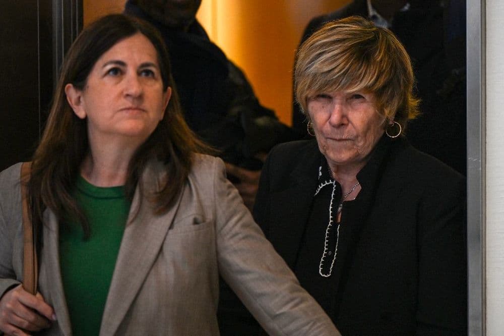 Le procès de la reine des paparazzi Mimi Marchand s'est ouvert, avec un coup d'éclat de Piotr Pavlenski