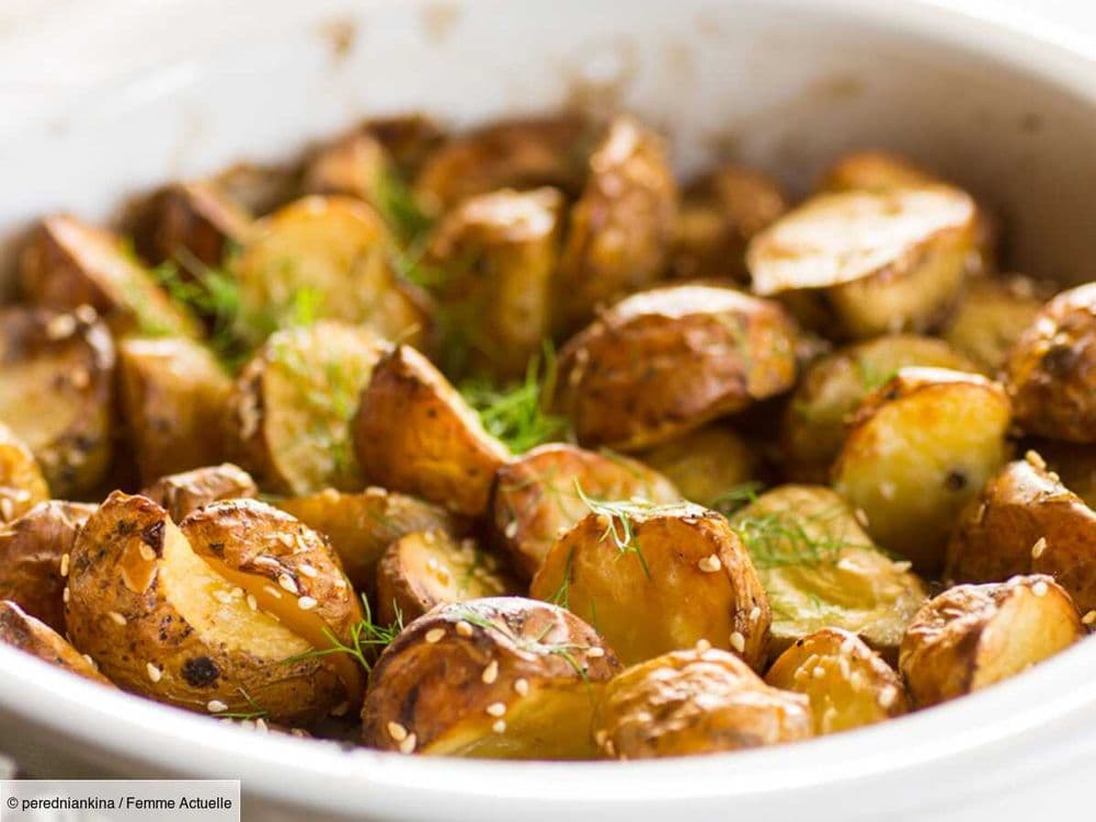 Pommes de terre rôties : la recette en 5 minutes de préparation et les astuces pour qu’elles soient bien croustillantes