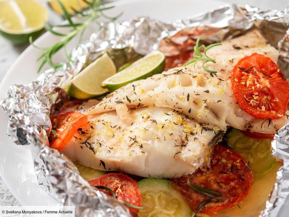 Envie de dîner léger ce soir ? Cette délicieuse recette de papillote de cabillaud aux petits légumes est idéale